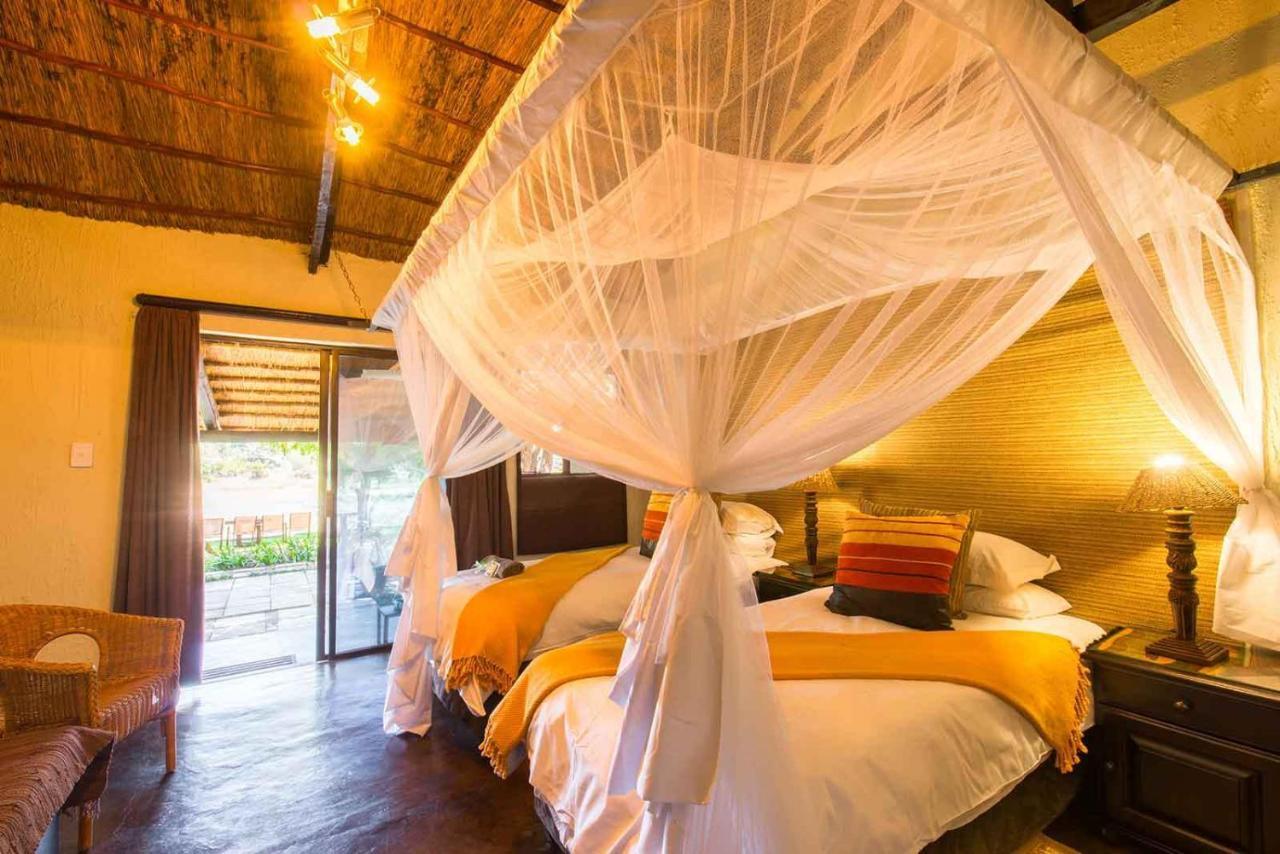 Umkumbe Safari Lodge Riverside Skukuza Exteriör bild