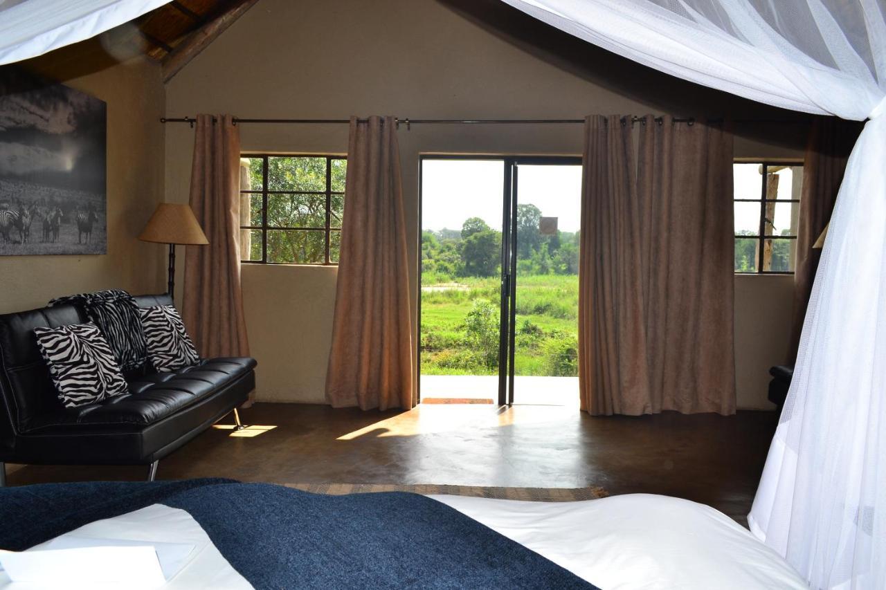 Umkumbe Safari Lodge Riverside Skukuza Exteriör bild