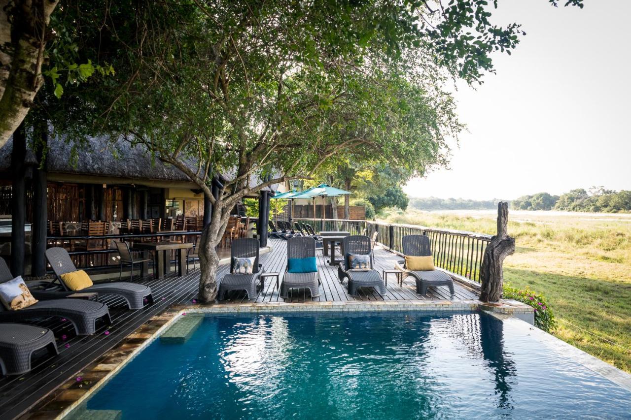 Umkumbe Safari Lodge Riverside Skukuza Exteriör bild