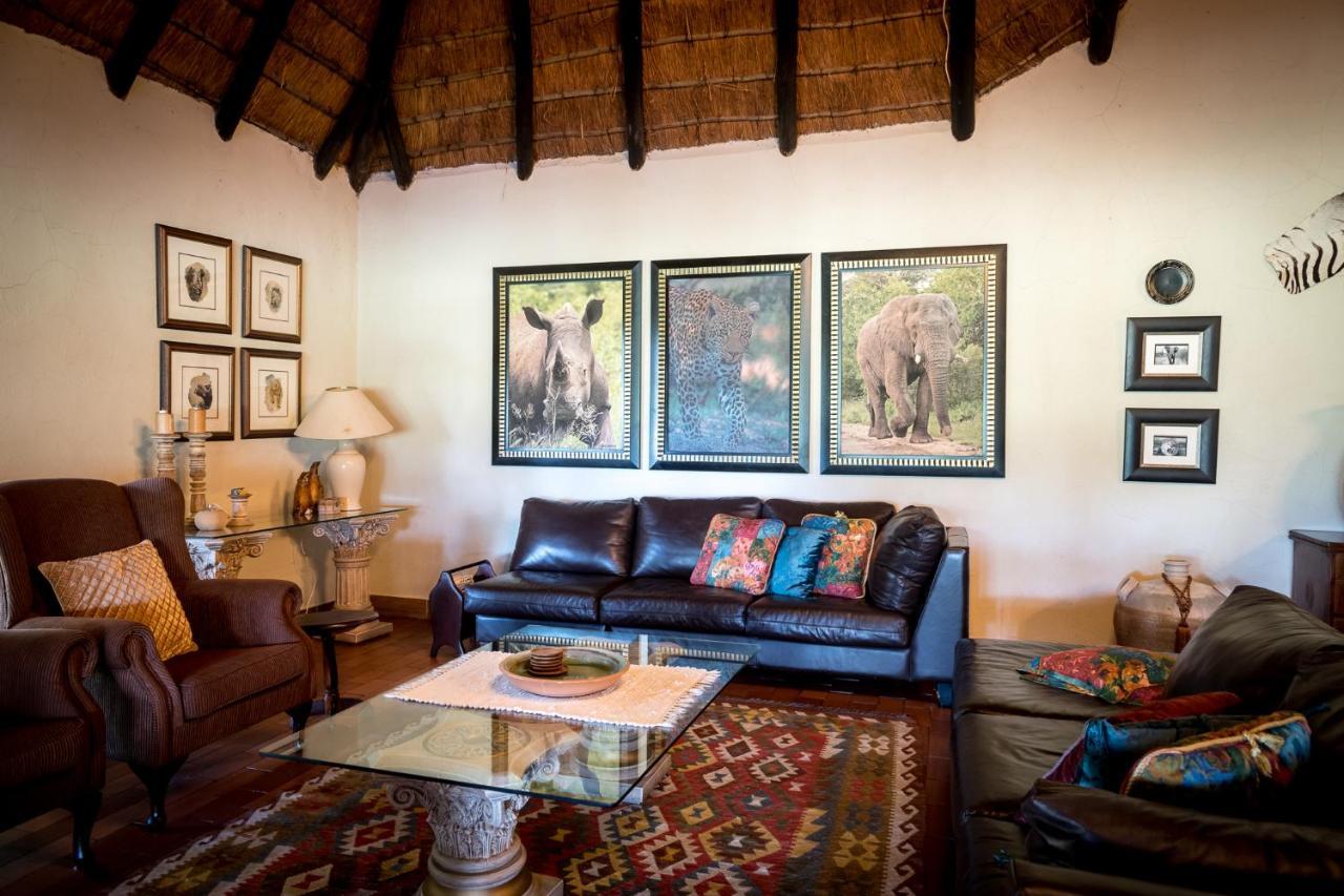 Umkumbe Safari Lodge Riverside Skukuza Exteriör bild