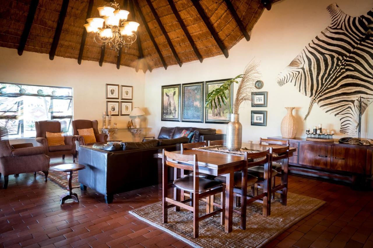 Umkumbe Safari Lodge Riverside Skukuza Exteriör bild