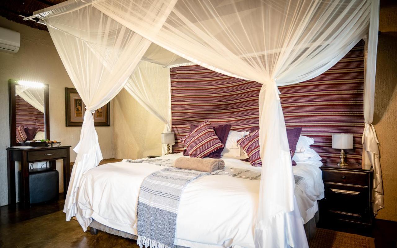 Umkumbe Safari Lodge Riverside Skukuza Exteriör bild